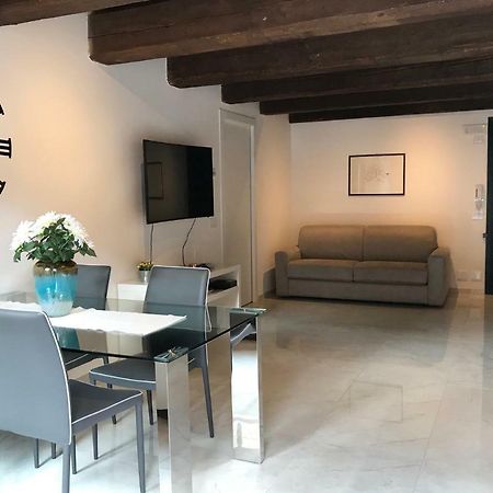 Appartement Moderno Affaccio Su Via Mazzini à Ferrare Extérieur photo