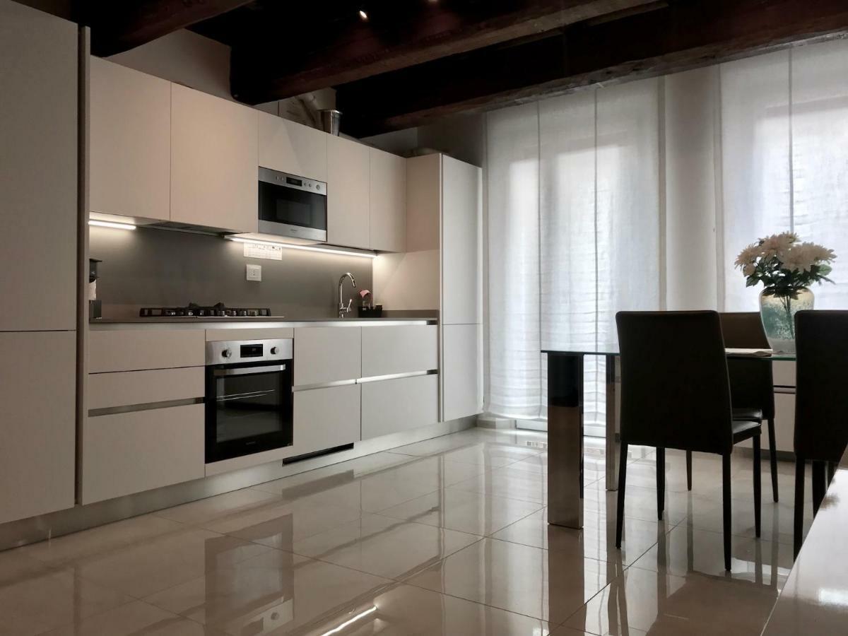 Appartement Moderno Affaccio Su Via Mazzini à Ferrare Extérieur photo
