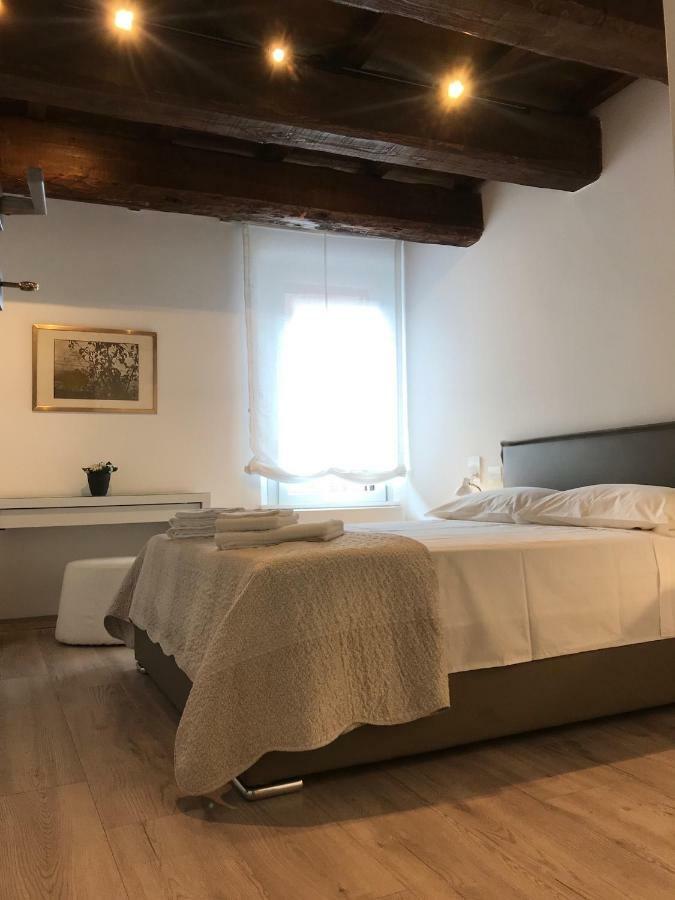 Appartement Moderno Affaccio Su Via Mazzini à Ferrare Extérieur photo
